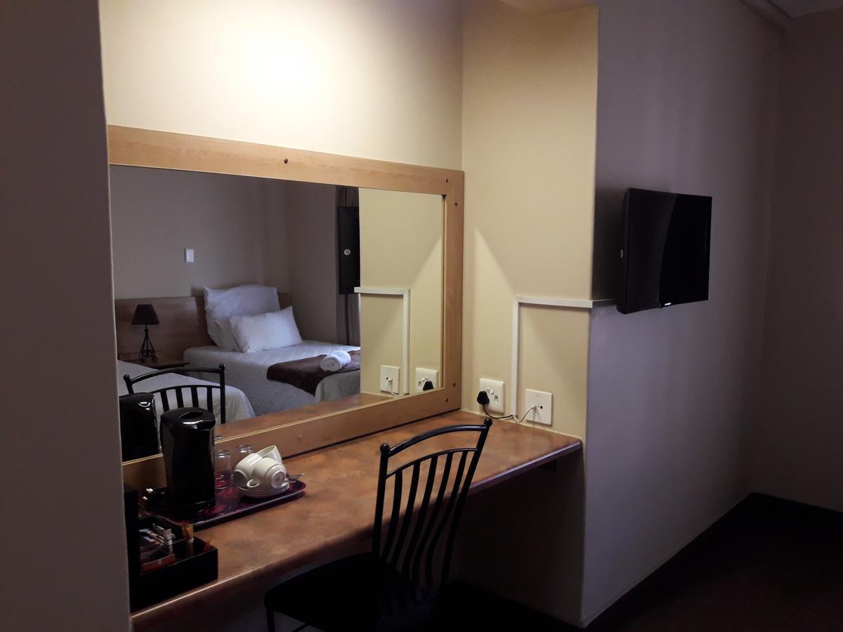 Airport Hotel Kimberley Eksteriør billede